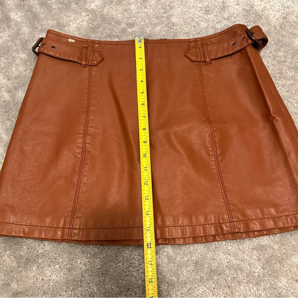Free People Charli Vegan Leather Mini Skirt Honey Brown Women's size 12 GUC